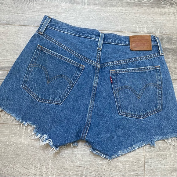 Levi’s premium high rise button fly distressed jean shorts - Picture 7 of 13